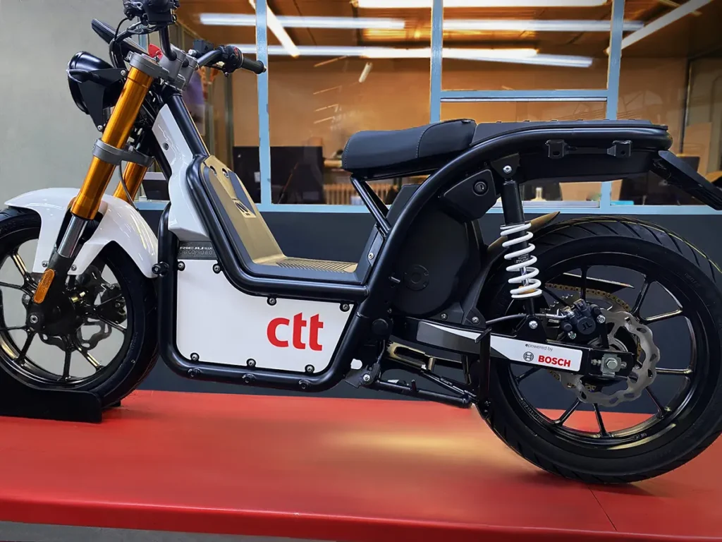 CTT elige motos eléctricas Nuuk mobility